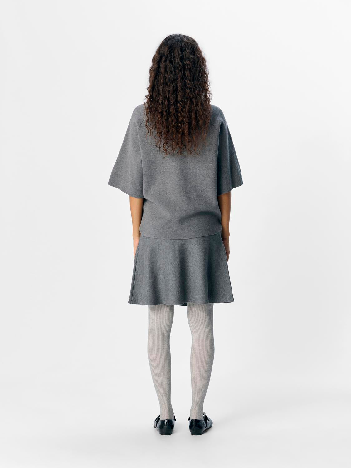 model_shot-back